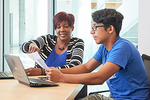 advisor meeting with student