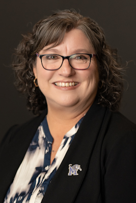 Headshot of Tracy Robinson