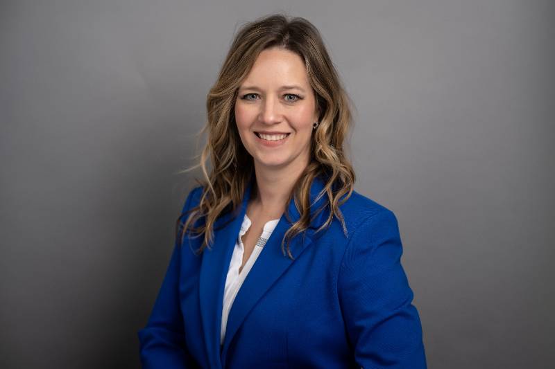 Headshot Dr. Jacque Bradford,