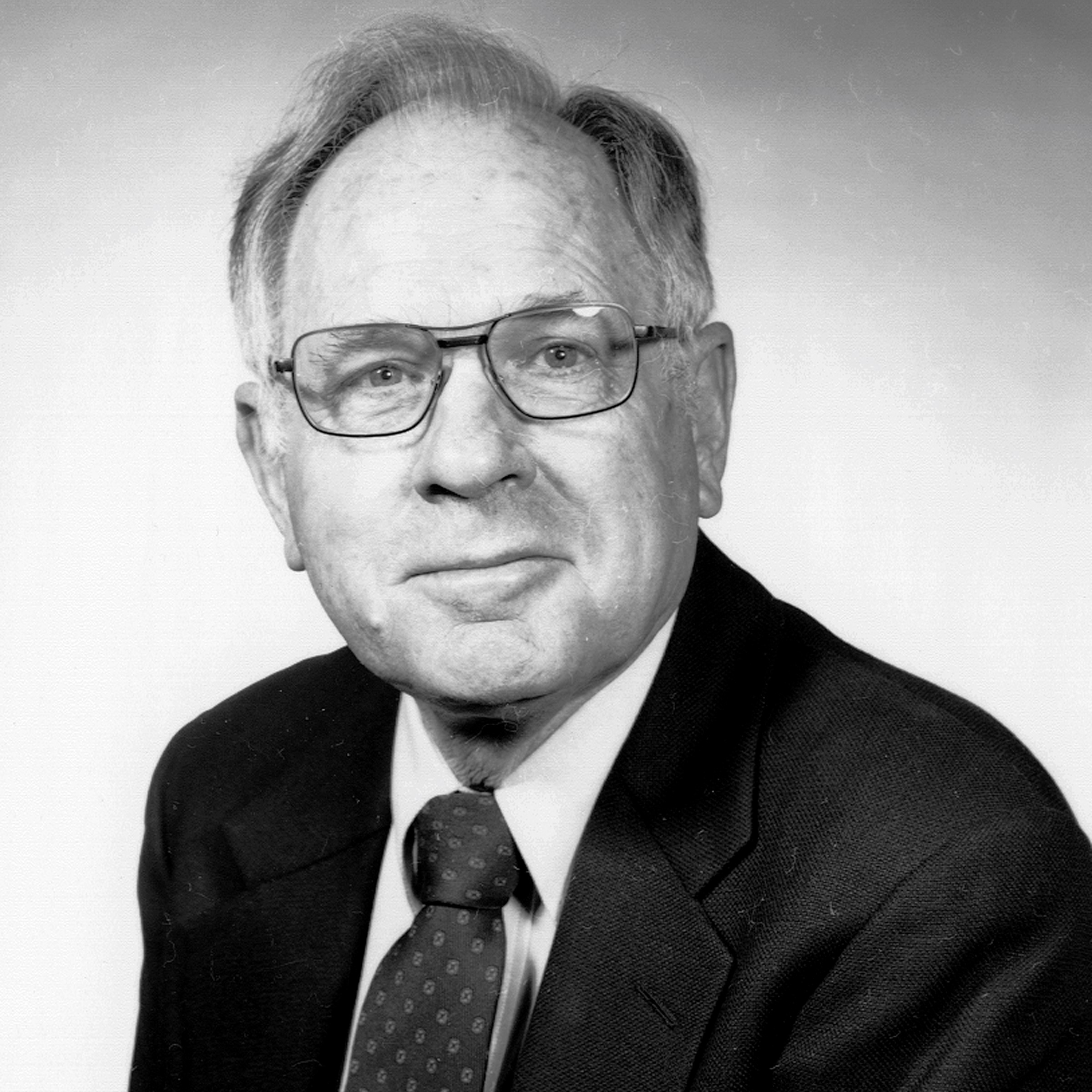 Dr. Robert Saunders