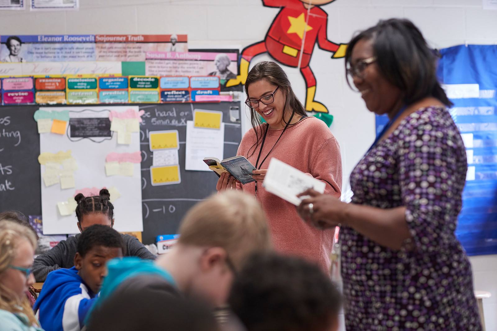 Students working with student teacher