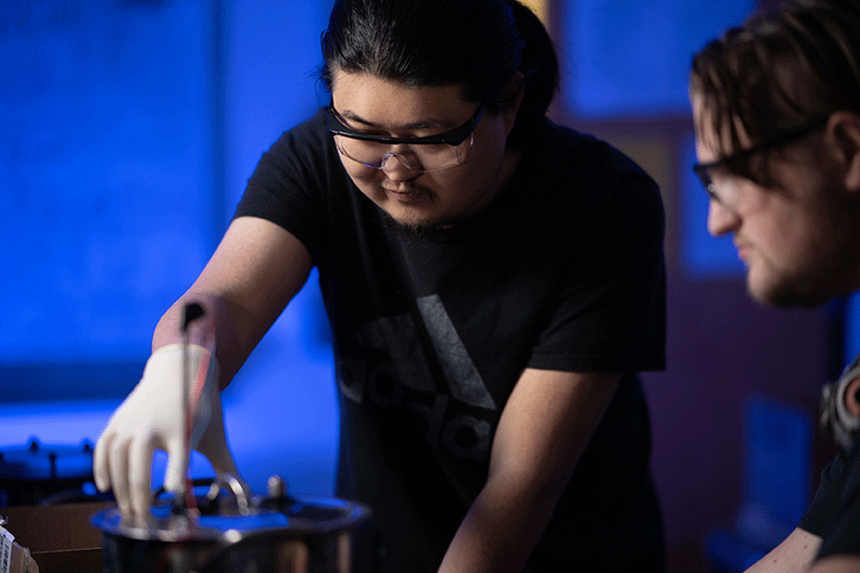 students in lab mechanical engineering lab