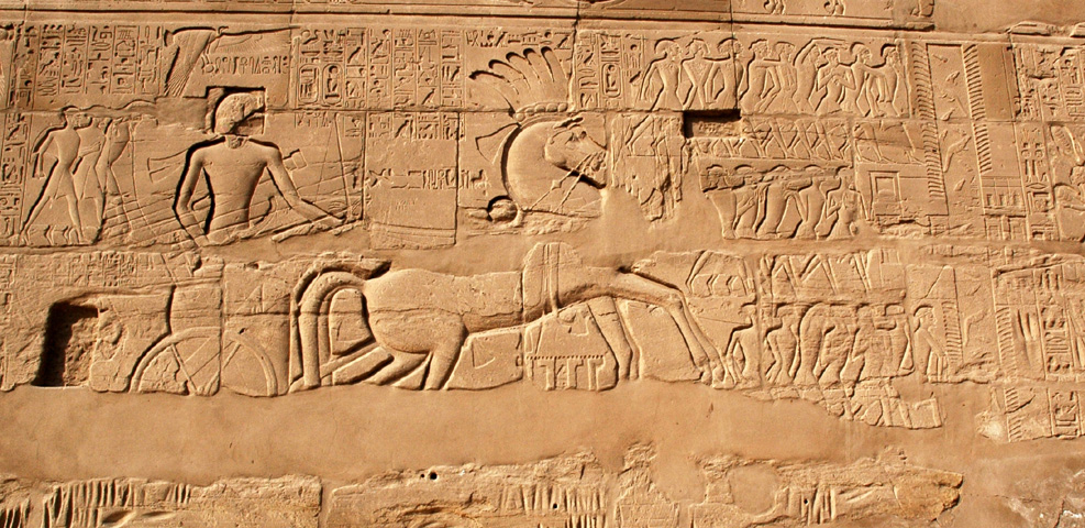 Sety parades in triumph to the Egptian border fortress of Tcharu