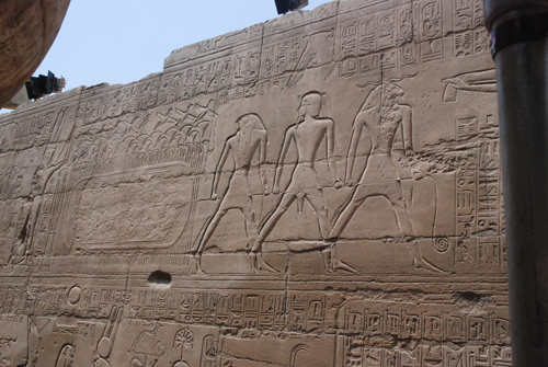 Plate 44 (B88) - Ramesses II, with Horus and Khnum, trapping birds in clapnet before Thoth and Seshat-Neith