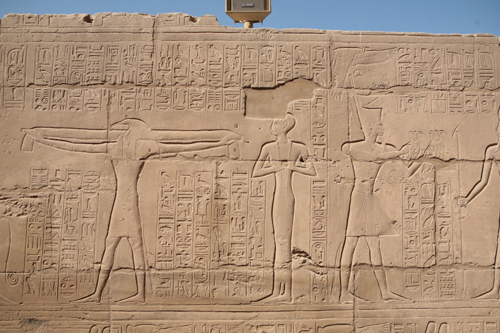 Plate 44 (B88) - Ramesses II, with Horus and Khnum, trapping birds in clapnet before Thoth and Seshat-Neith