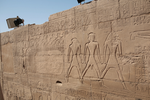 Plate 44 (B88) - Ramesses II, with Horus and Khnum, trapping birds in clapnet before Thoth and Seshat-Neith