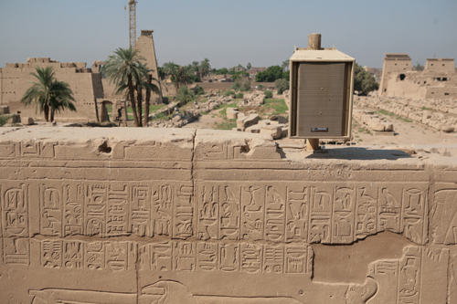 Plate 44 (B88) - Ramesses II, with Horus and Khnum, trapping birds in clapnet before Thoth and Seshat-Neith