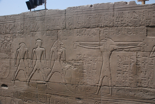 Plate 44 (B88) - Ramesses II, with Horus and Khnum, trapping birds in clapnet before Thoth and Seshat-Neith