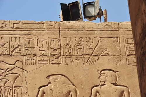 Plate 44 (B88) - Ramesses II, with Horus and Khnum, trapping birds in clapnet before Thoth and Seshat-Neith