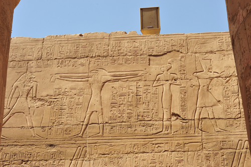 Plate 44 (B88) - Ramesses II, with Horus and Khnum, trapping birds in clapnet before Thoth and Seshat-Neith