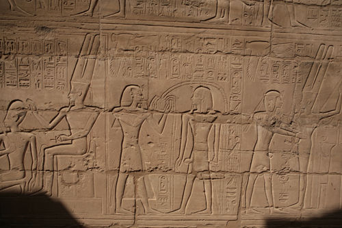Plate 48 (B92) - Ramesses II purifying a statue of Sety I