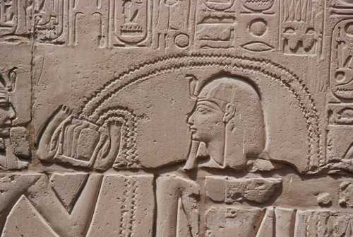 Plate 48 (B92) - Ramesses II purifying a statue of Sety I