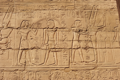 Plate 48 (B92) - Ramesses II purifying a statue of Sety I