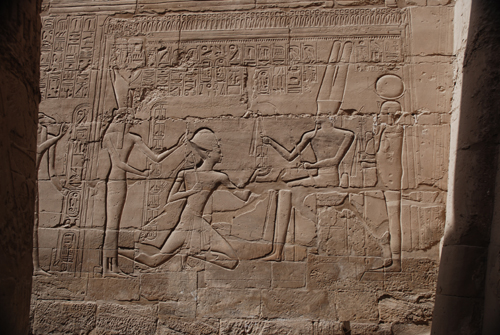 Plate 52 (B97-98) - Ramesses II receiving regalia and jubilees from Amun-Re in the presence of Mut and Khonsu, while Thoth inscribes years of reign (right, B97) and Iunmutef addresses the Great Ennead (left, B98)