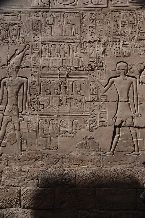 Plate 52 (B97-98) - Ramesses II receiving regalia and jubilees from Amun-Re in the presence of Mut and Khonsu, while Thoth inscribes years of reign (right, B97) and Iunmutef addresses the Great Ennead (left, B98)