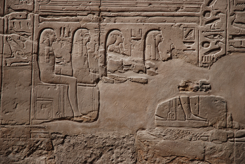 Plate 52 (B97-98) - Ramesses II receiving regalia and jubilees from Amun-Re in the presence of Mut and Khonsu, while Thoth inscribes years of reign (right, B97) and Iunmutef addresses the Great Ennead (left, B98)