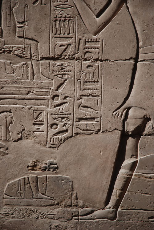 Plate 52 (B97-98) - Ramesses II receiving regalia and jubilees from Amun-Re in the presence of Mut and Khonsu, while Thoth inscribes years of reign (right, B97) and Iunmutef addresses the Great Ennead (left, B98)