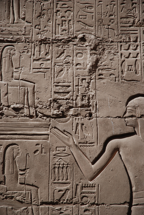 Plate 52 (B97-98) - Ramesses II receiving regalia and jubilees from Amun-Re in the presence of Mut and Khonsu, while Thoth inscribes years of reign (right, B97) and Iunmutef addresses the Great Ennead (left, B98)