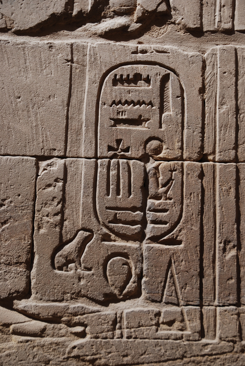 Plate 52 (B97-98) - Ramesses II receiving regalia and jubilees from Amun-Re in the presence of Mut and Khonsu, while Thoth inscribes years of reign (right, B97) and Iunmutef addresses the Great Ennead (left, B98)