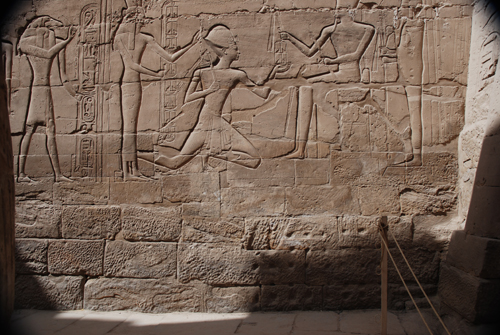 Plate 52 (B97-98) - Ramesses II receiving regalia and jubilees from Amun-Re in the presence of Mut and Khonsu, while Thoth inscribes years of reign (right, B97) and Iunmutef addresses the Great Ennead (left, B98)