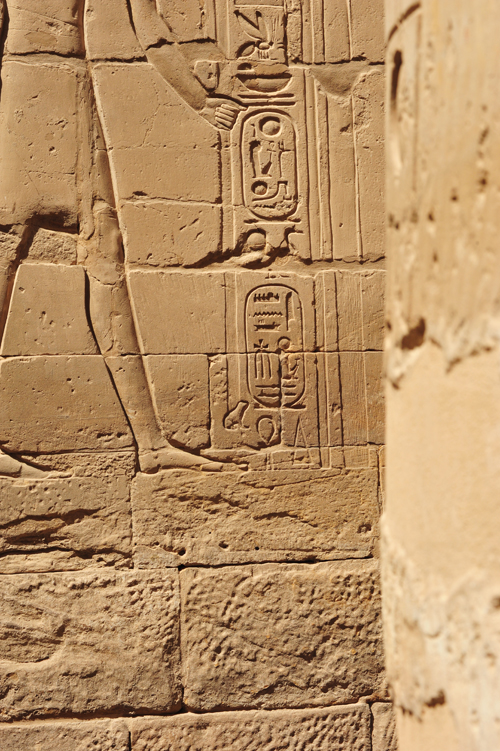 Plate 52 (B97-98) - Ramesses II receiving regalia and jubilees from Amun-Re in the presence of Mut and Khonsu, while Thoth inscribes years of reign (right, B97) and Iunmutef addresses the Great Ennead (left, B98)