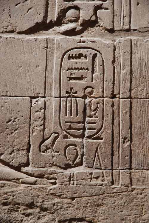 Plate 52 (B97-98) - Ramesses II receiving regalia and jubilees from Amun-Re in the presence of Mut and Khonsu, while Thoth inscribes years of reign (right, B97) and Iunmutef addresses the Great Ennead (left, B98)