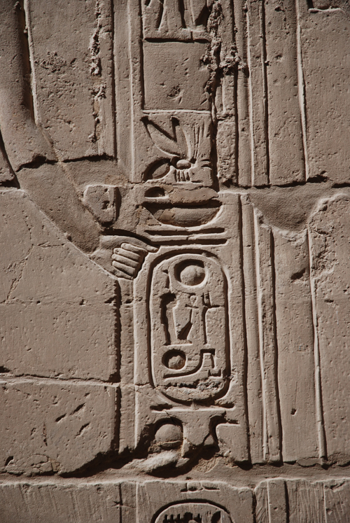 Plate 52 (B97-98) - Ramesses II receiving regalia and jubilees from Amun-Re in the presence of Mut and Khonsu, while Thoth inscribes years of reign (right, B97) and Iunmutef addresses the Great Ennead (left, B98)