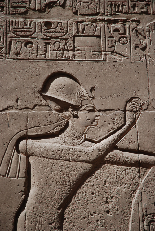 Plate 53 (B99-100) - Ramesses II censing the procession of barks of the Theban Triad followed by Sety I