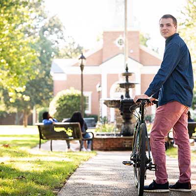 UofM Lambuth student on campus