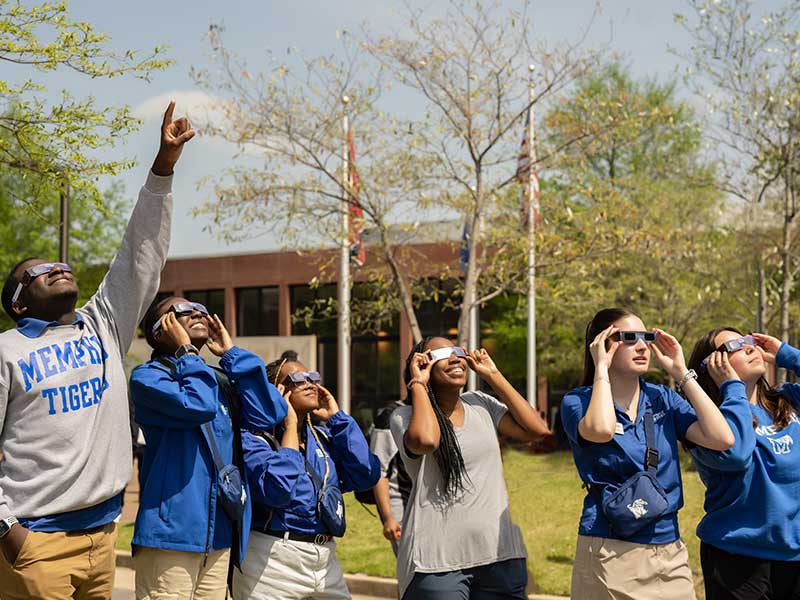 UofM students viewing the partial solar eclipse