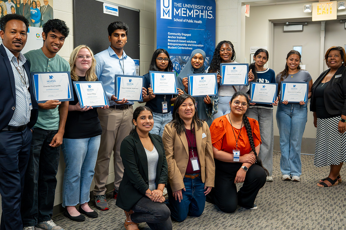 EMPOWER Summer Initiative Participants Receive Participation Awards, Accompanied by SPH Faculty and Staff 