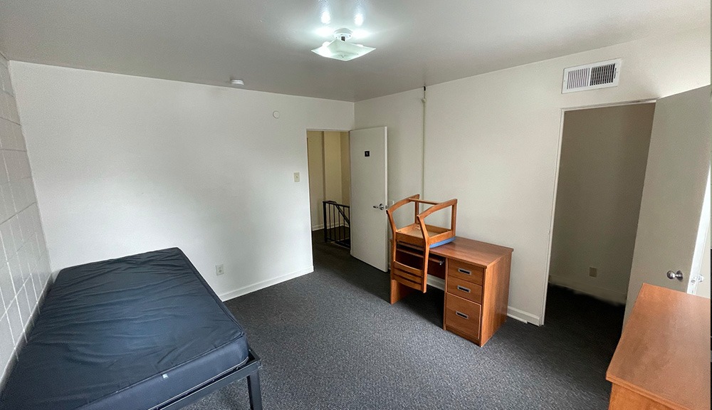 Townhouse - Large Bedroom