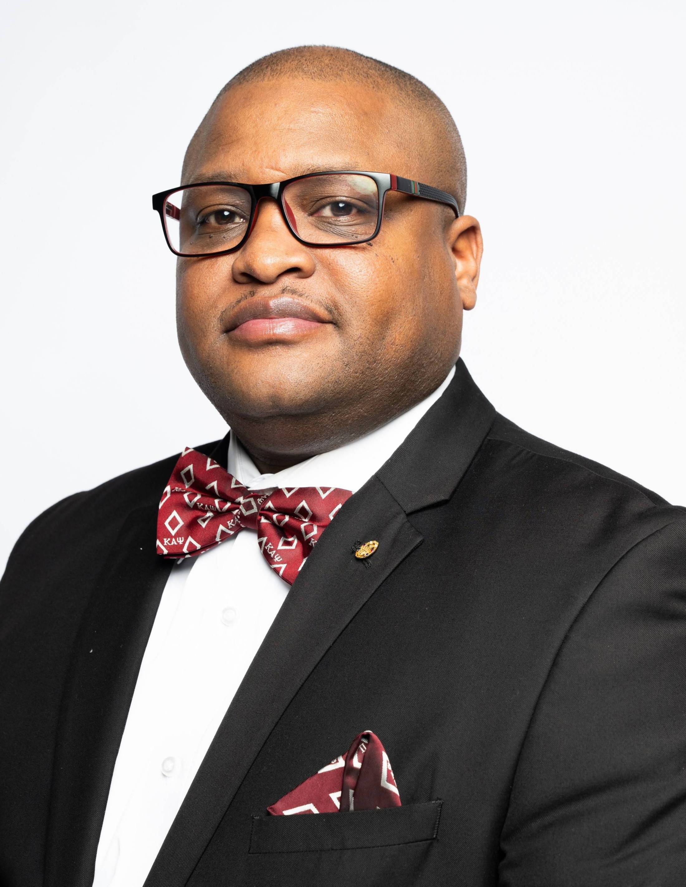 Headshot of Lt. Bonds.