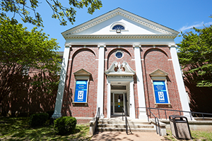 photo of UofM website on desktop computer